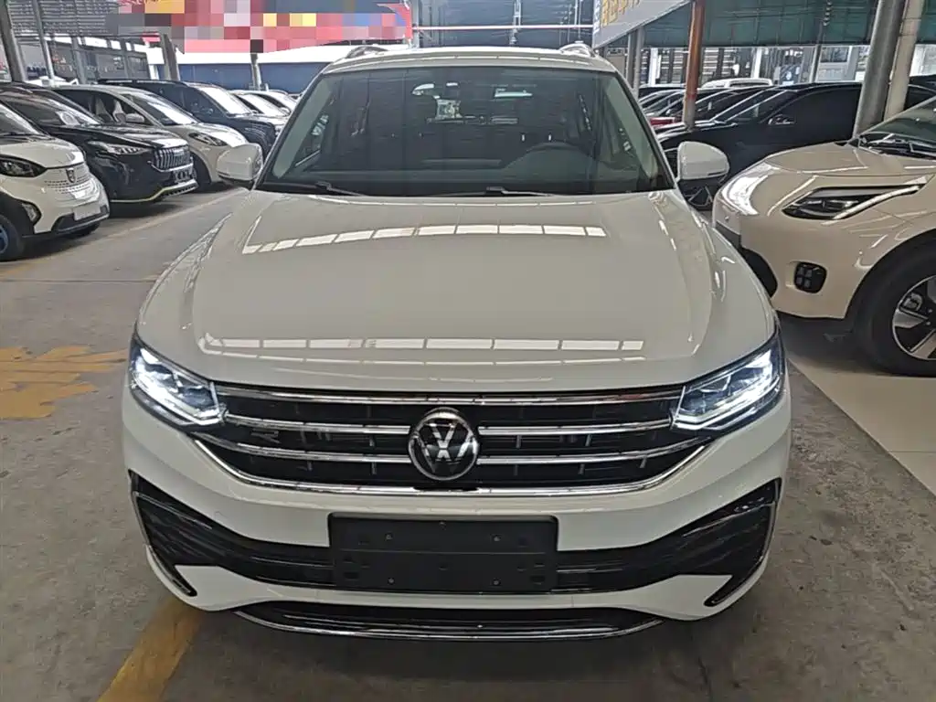 Volkswagen Tiguan L 2024 330TSI Automatic 2WD R-Line Premium Enjoyment Edition фото 3