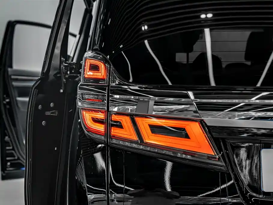 Toyota Vellfire 2021 Crown Hybrid 2.5L HV Premium Edition фото 40