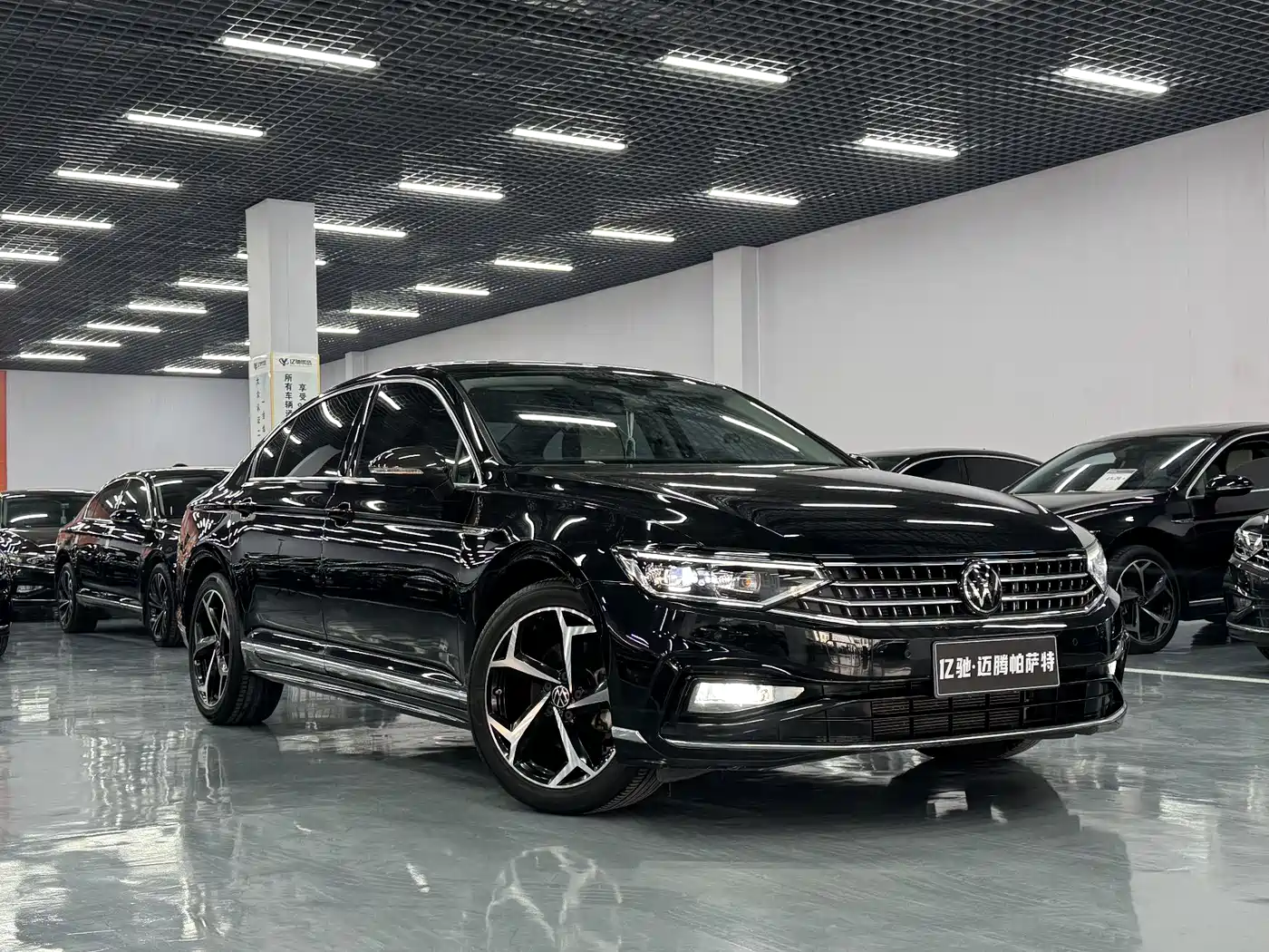 Volkswagen Magotan 2023 Model 2 Million Commemorative Edition 330TSI DSG Luxury фото 3