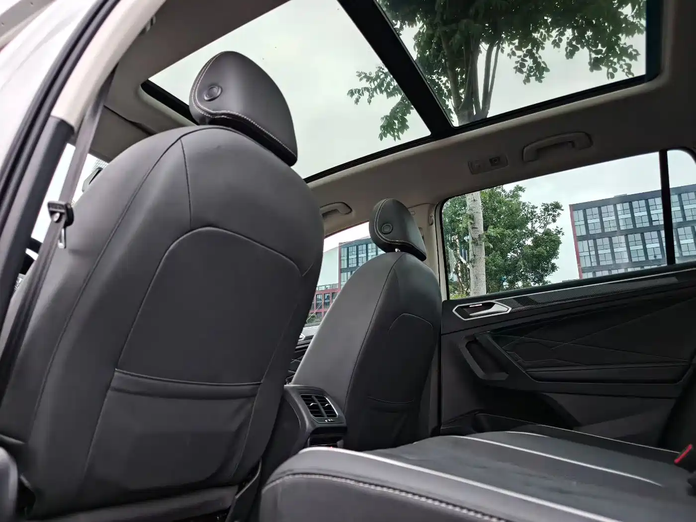 Volkswagen Tiguan L 2022 330TSI Auto 2WD R-Line Premium Edition фото 8