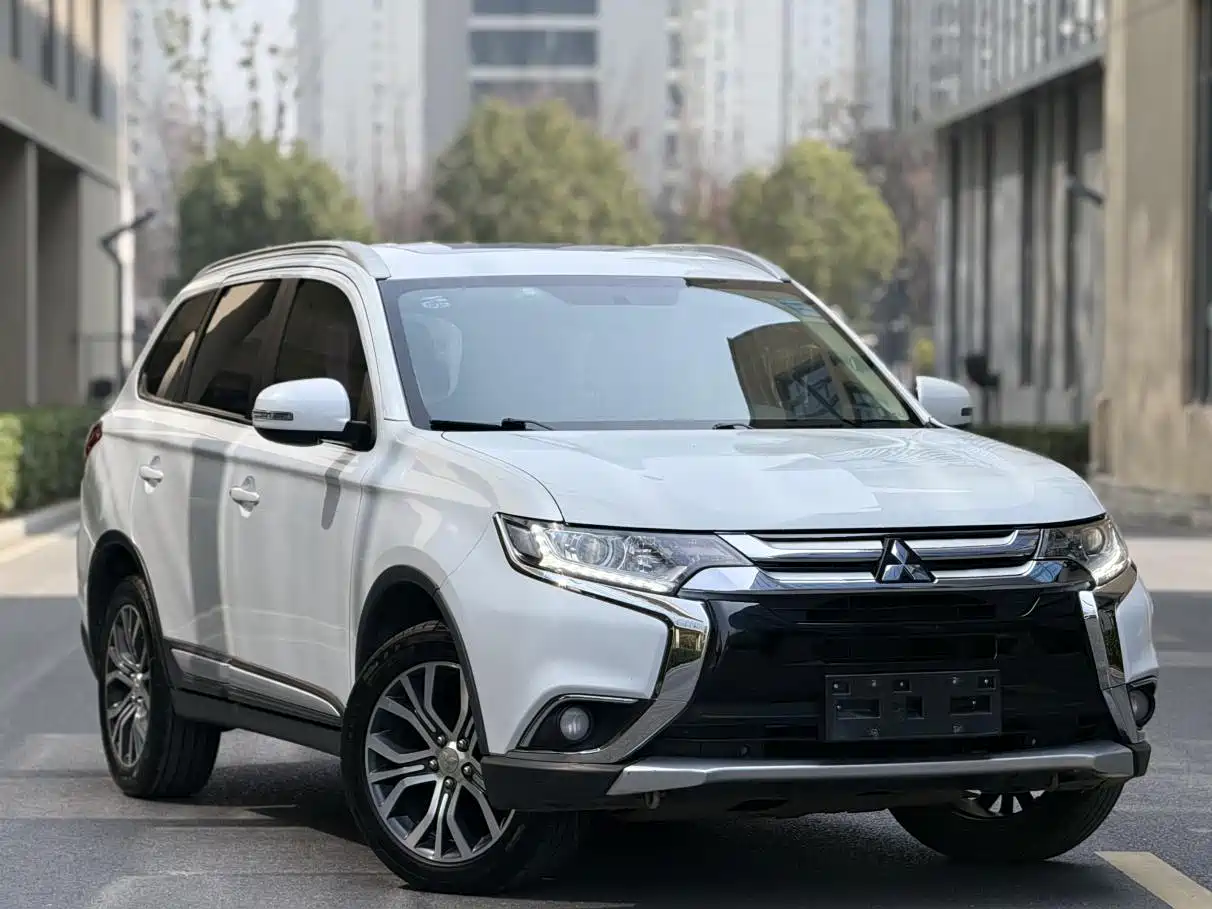 Mitsubishi Outlander 2018 2.0L 2WD Glory Edition 5-seater фото 3