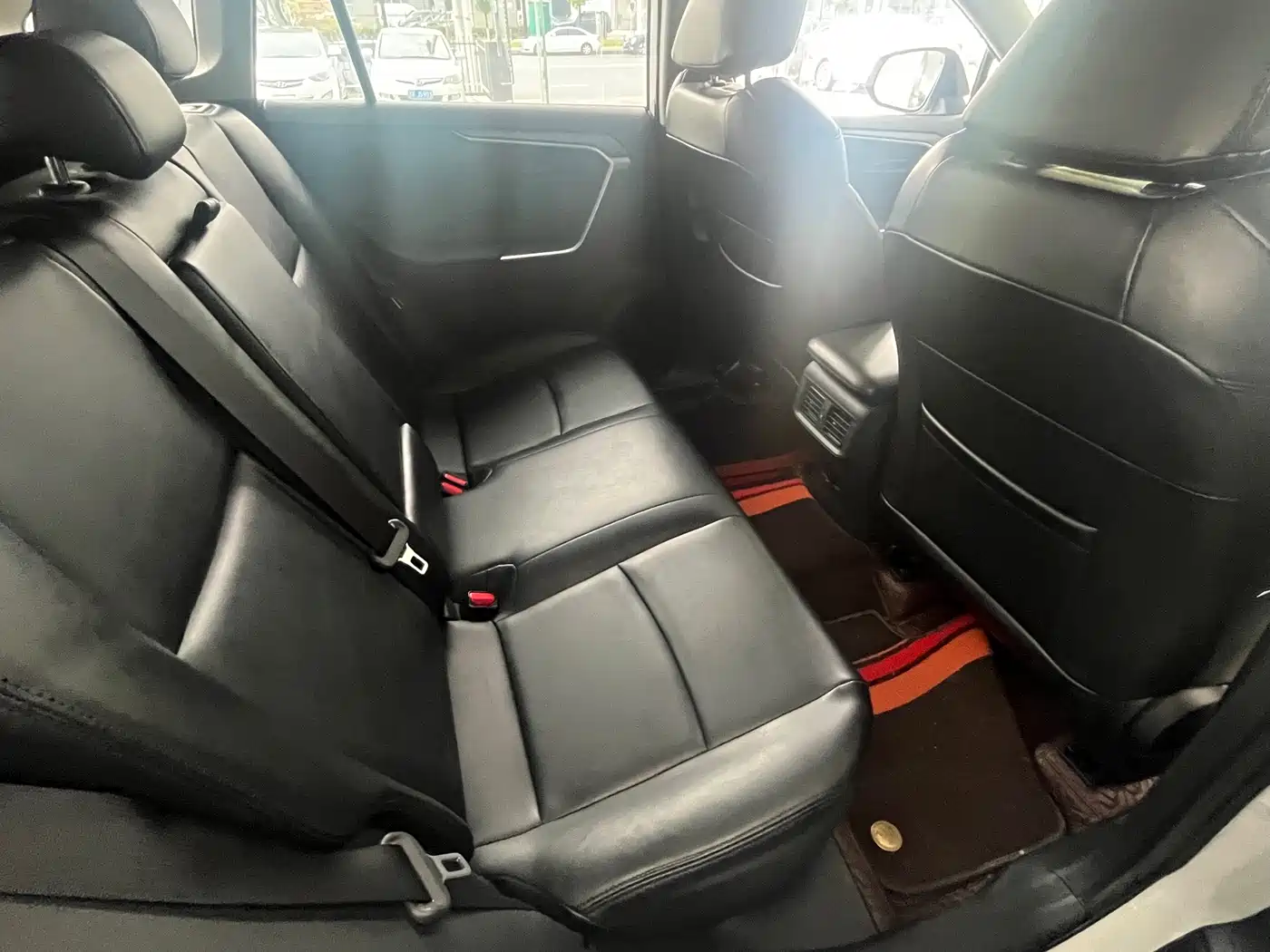 Toyota RAV4 Rongfang 2022 2.0L CVT 2WD Urban Edition фото 13