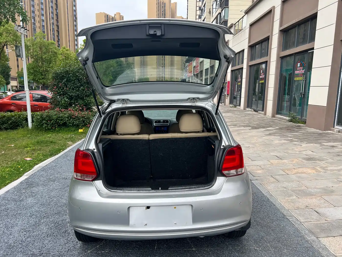 Volkswagen Polo 2011 1.4L Automatic Cool Edition фото 15