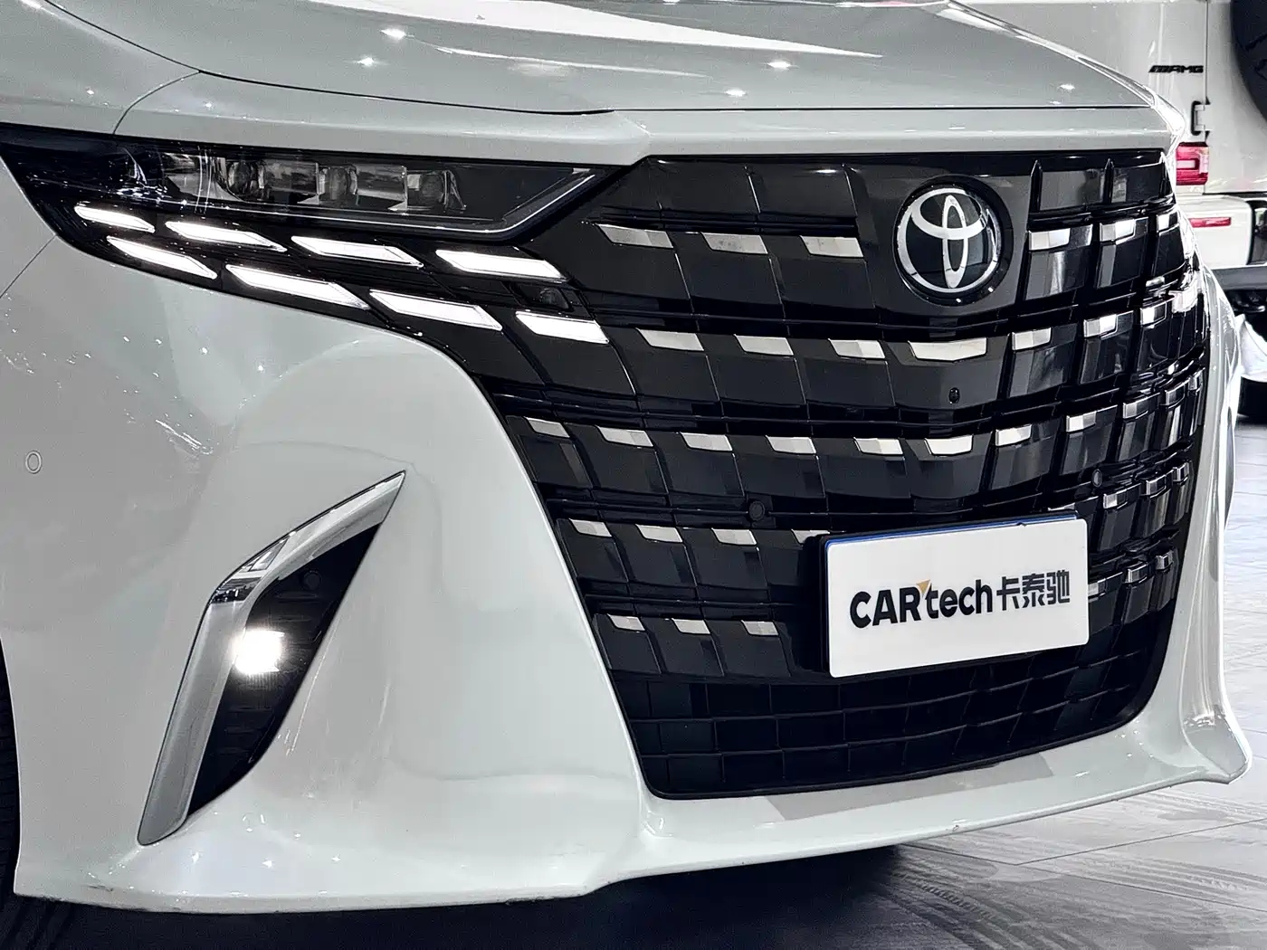 Toyota Alphard 2024 Hybrid 2.5L Ultimate Enjoyment Edition фото 9