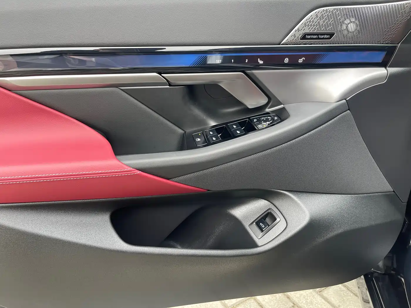 BMW 5 Series 2026 530Li Leading M Sport Package фото 11