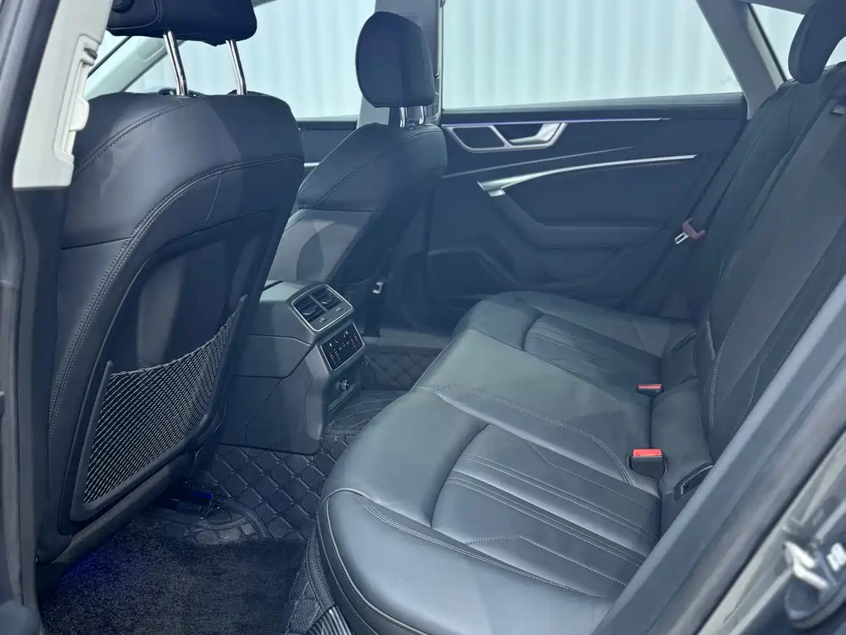 Audi A7 2023 Model 45 TFSI Premium Selection Edition фото 8