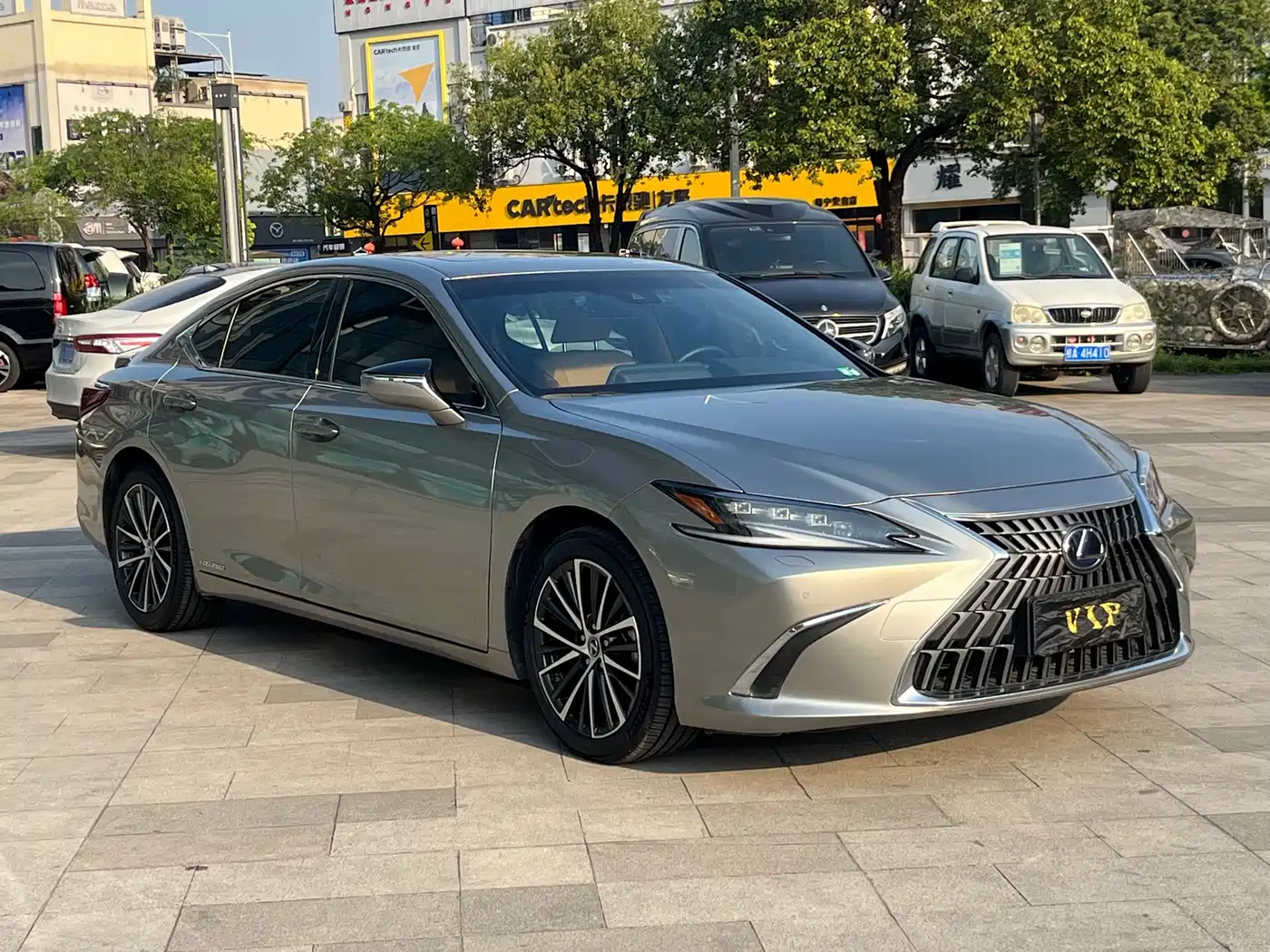 Lexus ES 2022 300h Ultimate Edition фото 3