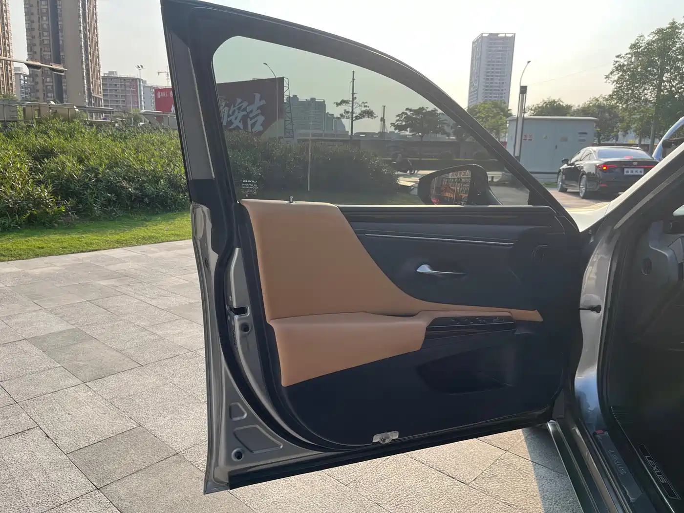 Lexus ES 2022 300h Ultimate Edition фото 24