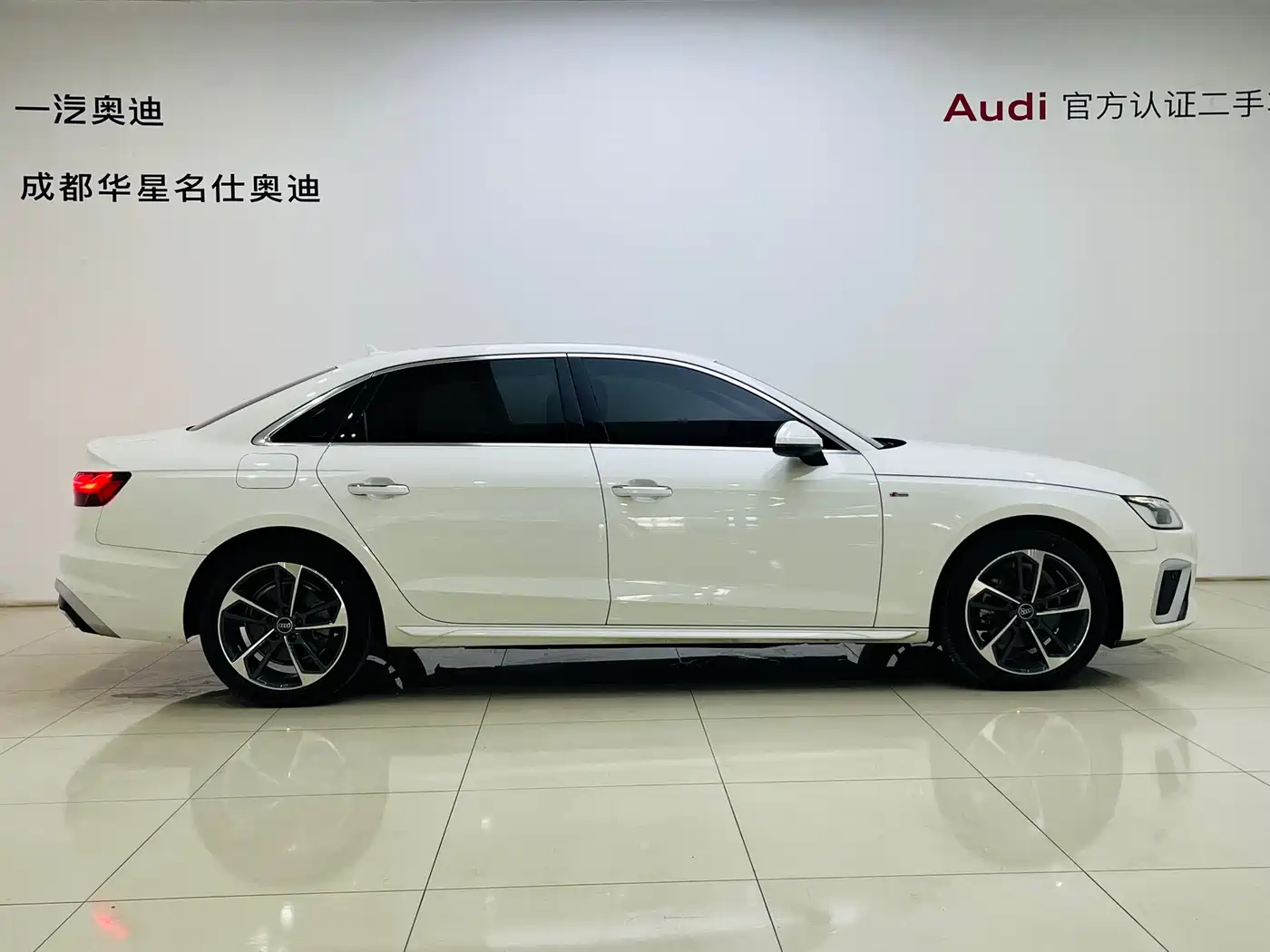 Audi A4L 2022 40 TFSI Fashion Dynamic фото 3