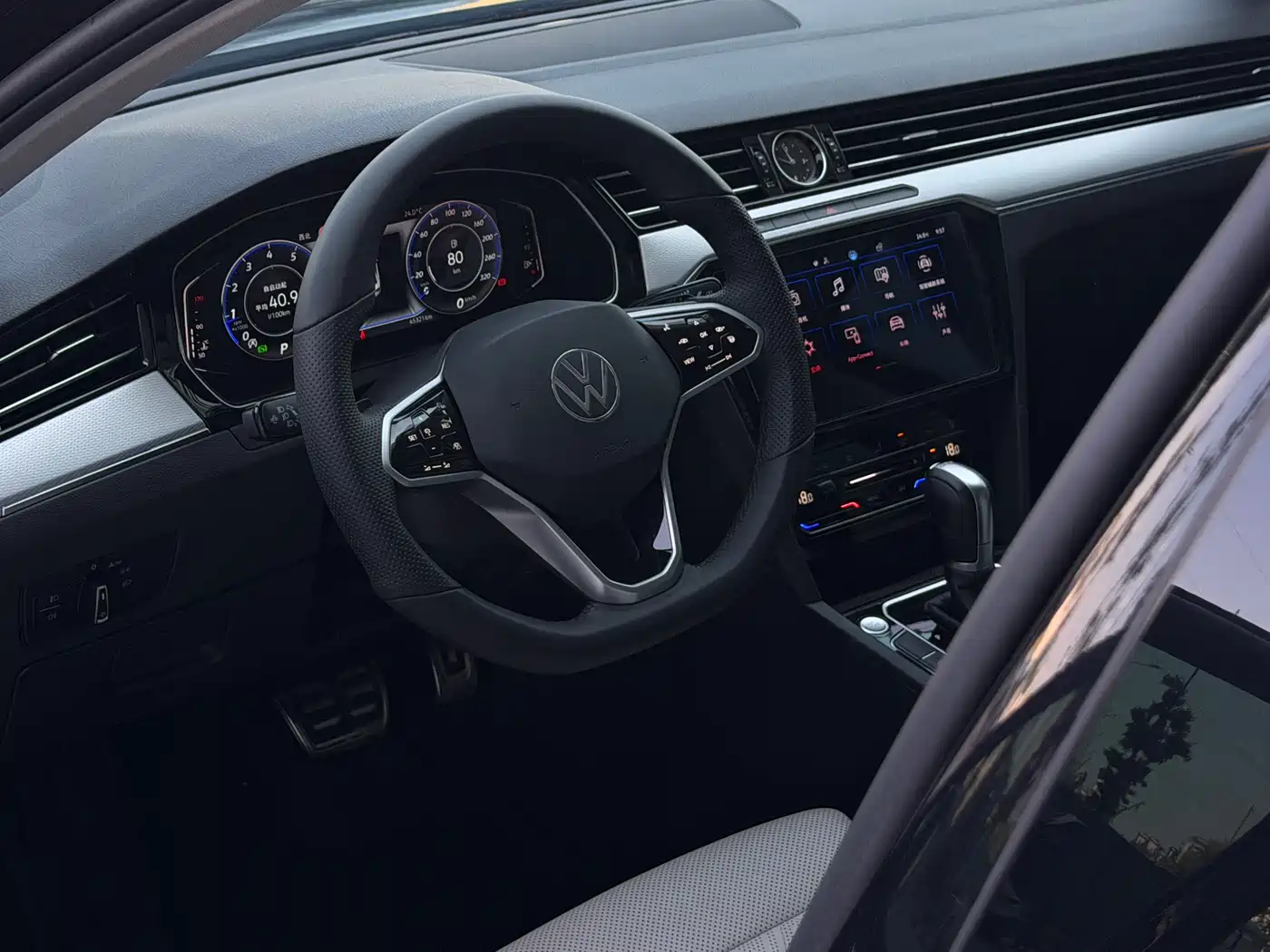 Volkswagen Magotan 2023 Model 2 Million Commemorative Edition 330TSI DSG Luxury фото 12