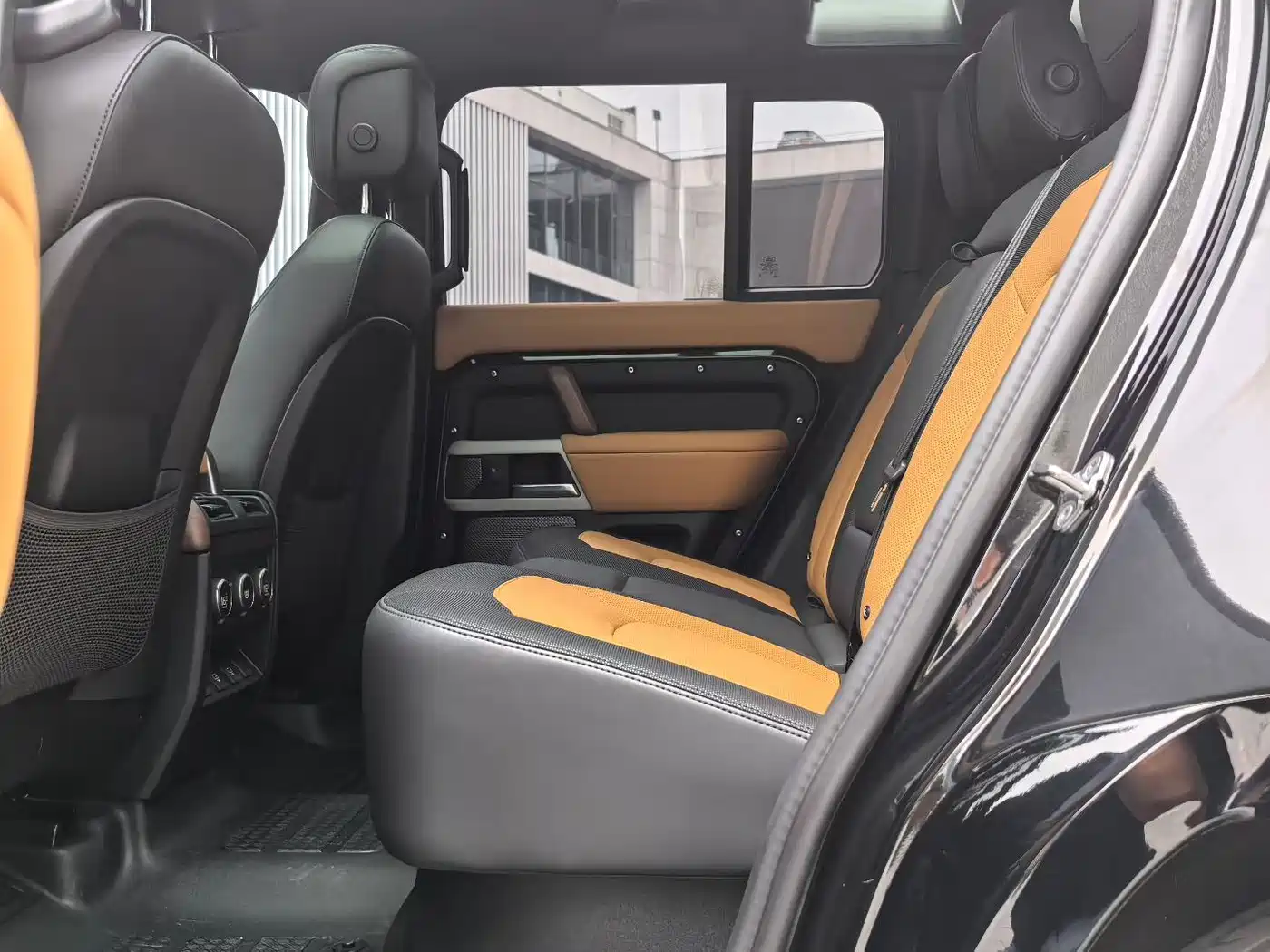 Land Rover Defender 2024 110 3.0T P400 X-DYNAMIC HSE фото 6