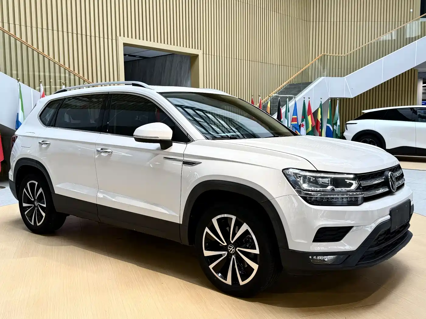 Volkswagen Tharu 2022 280TSI FWD Luxury Edition фото 3