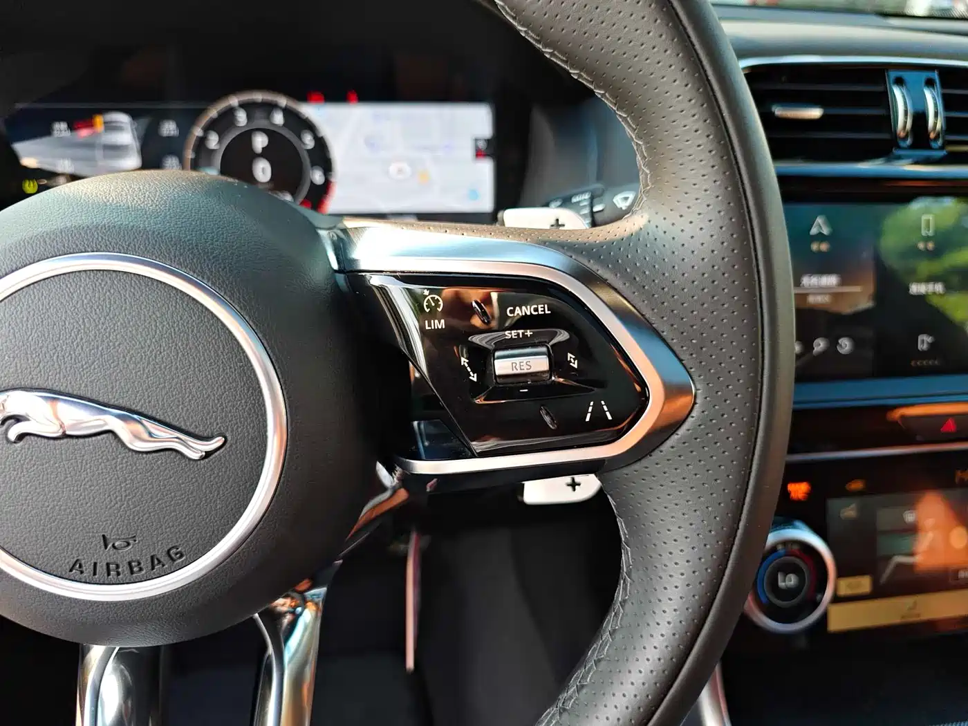 Jaguar XEL 2024 Model 2.0T 250PS R-DYNAMIC S Progressive Sport Edition фото 22