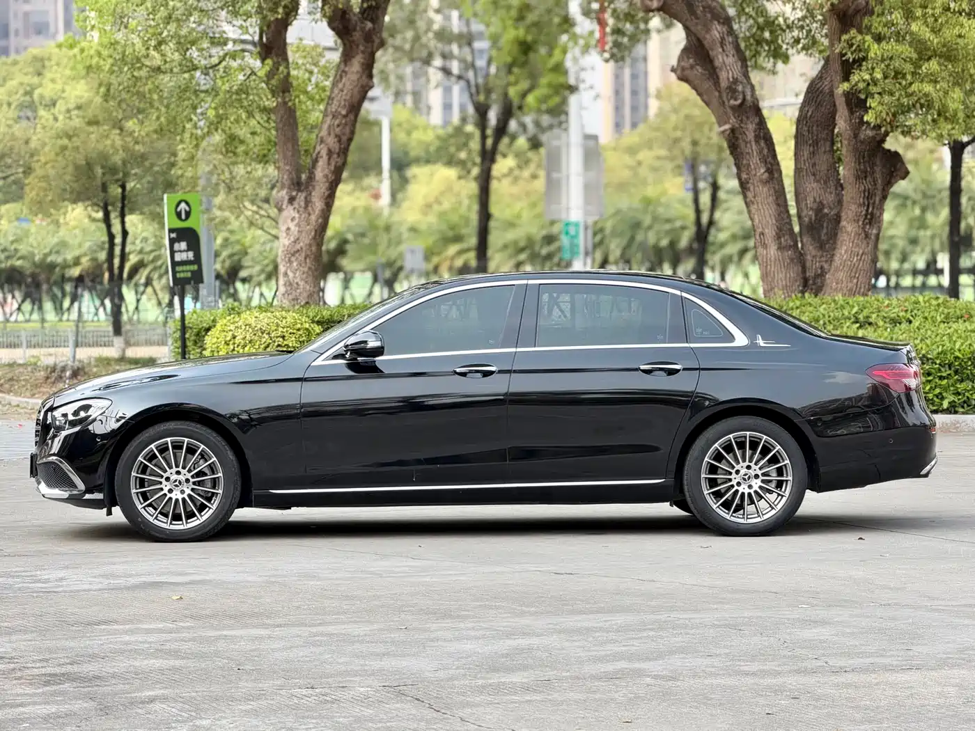 MERCEDES-BENZ E CLASS