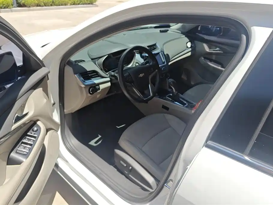 Chevrolet Malibu 2016 2.0L Automatic Luxury фото 9
