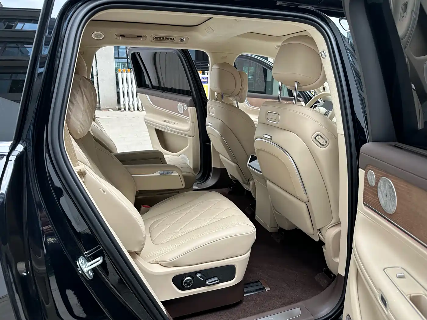 AITO Wenjie AITO M9 2024 Range Extender Max Edition 42kWh 6-seater фото 11