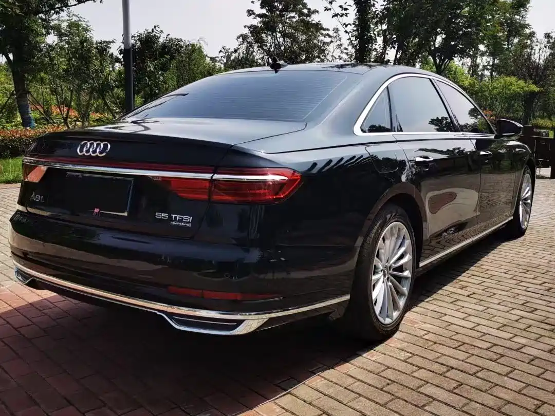 Фото 8 - Audi A8