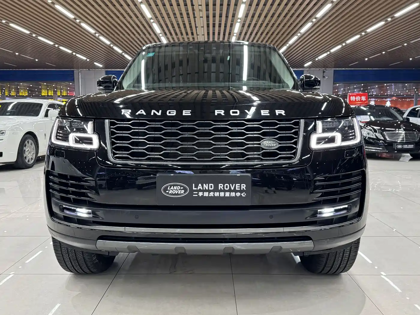 Land Rover Range Rover 2019 3.0 SC V6 Golden Age Edition фото 2