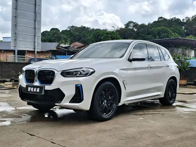 BMW iX3 Лидер