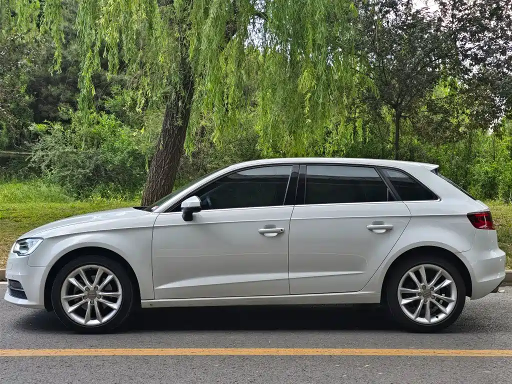 Audi A3 2014 Sportback 35 TFSI Automatic Comfort фото 4