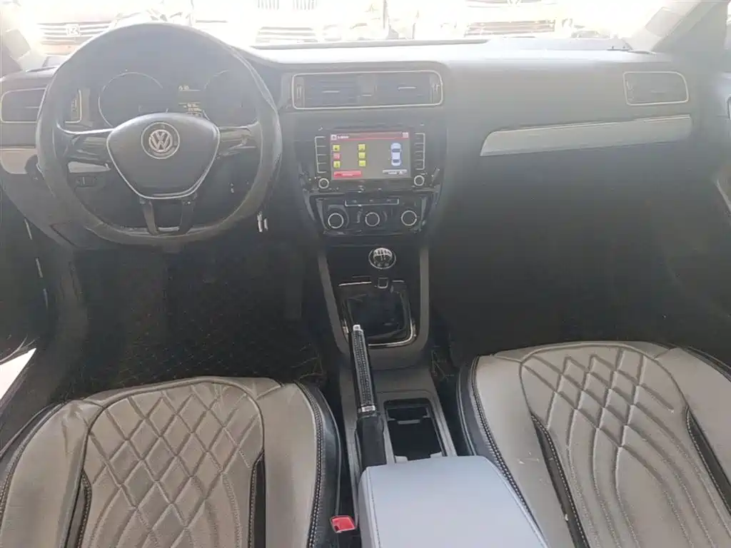 Volkswagen Sagitar 2015 1.6L Manual Comfort фото 10