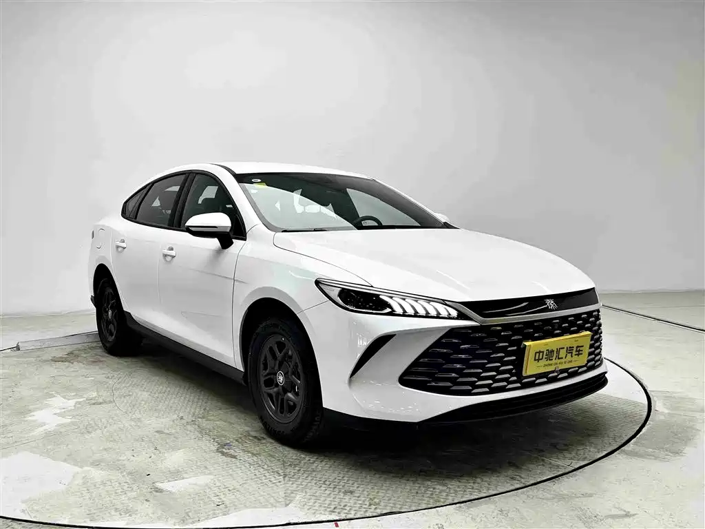 BYD Qin PLUS 2025 DM-i Smart Drive 55KM Leader фото 3