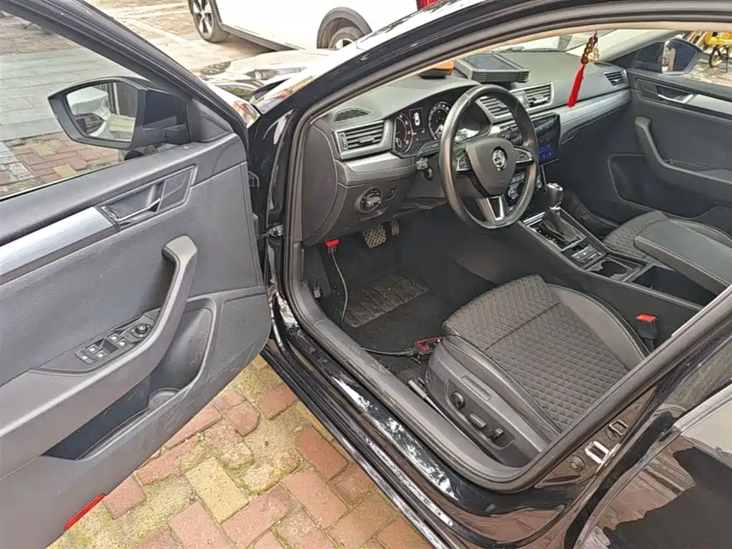 Škoda Superb 2016 TSI280 DSG Pioneer Edition фото 16