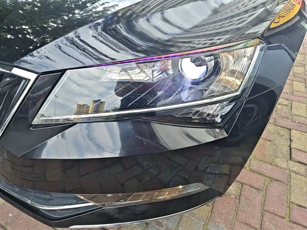 Škoda Superb 2016 TSI280 DSG Pioneer Edition фото 24