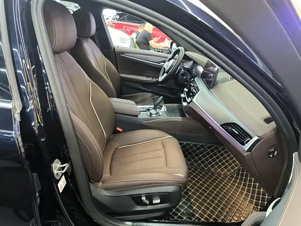 BMW 5 Series 2021 530Li Leading M Sport Package фото 25