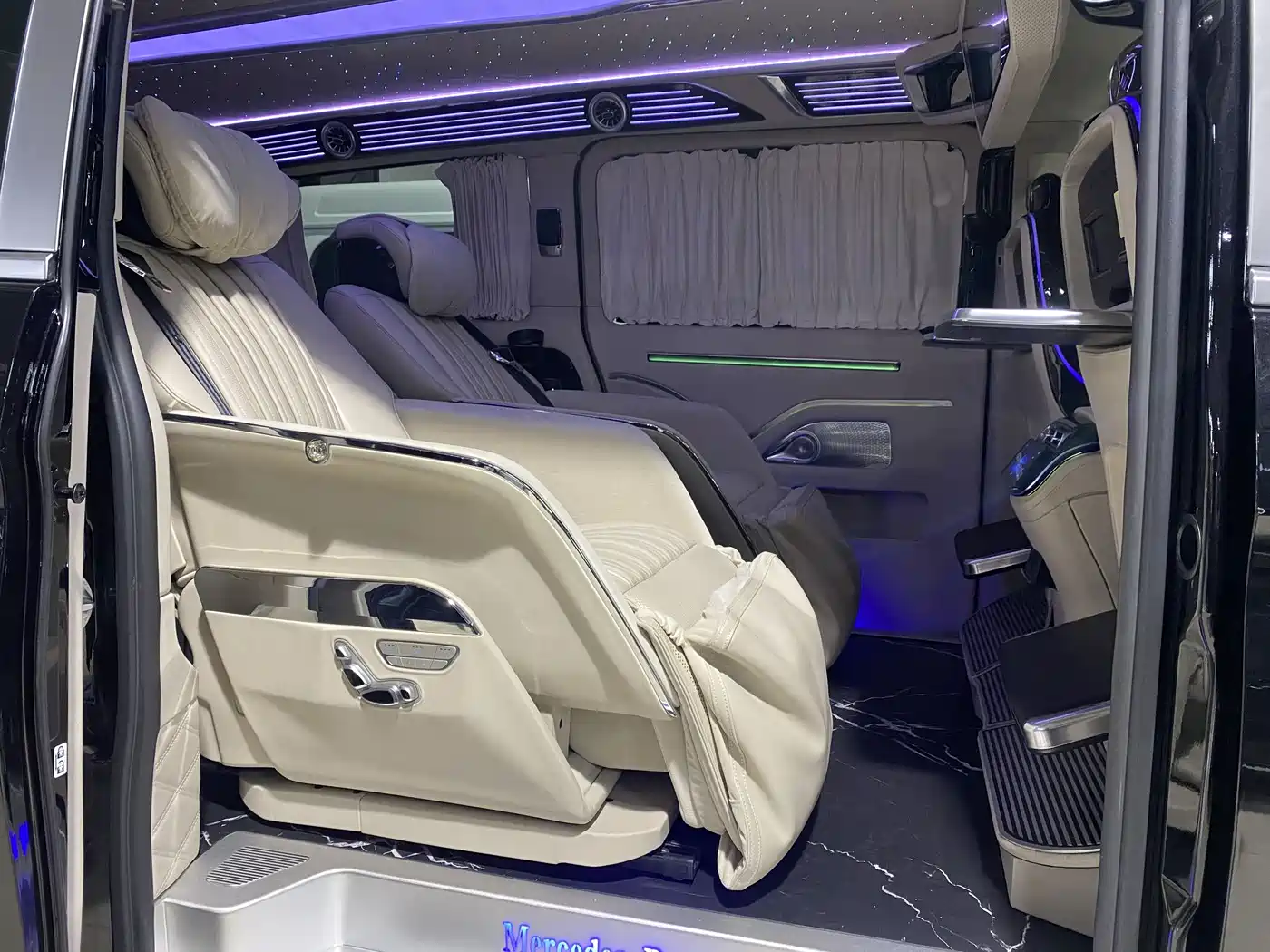 Mercedes-Benz Vito 2023 2.0T Business 7-Seater фото 6