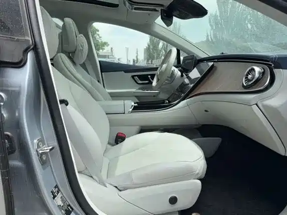 Mercedes-Benz EQE 2025 Model 500 4MATIC Luxury Edition фото 6