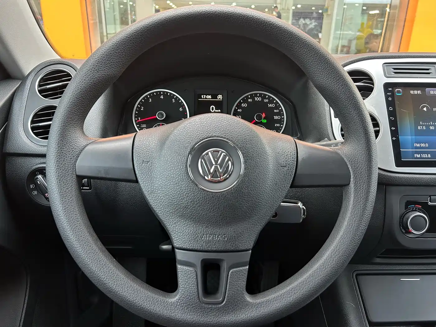 Volkswagen Tiguan 2016 280TSI Automatic 2WD Silk Road Fashion Edition фото 27