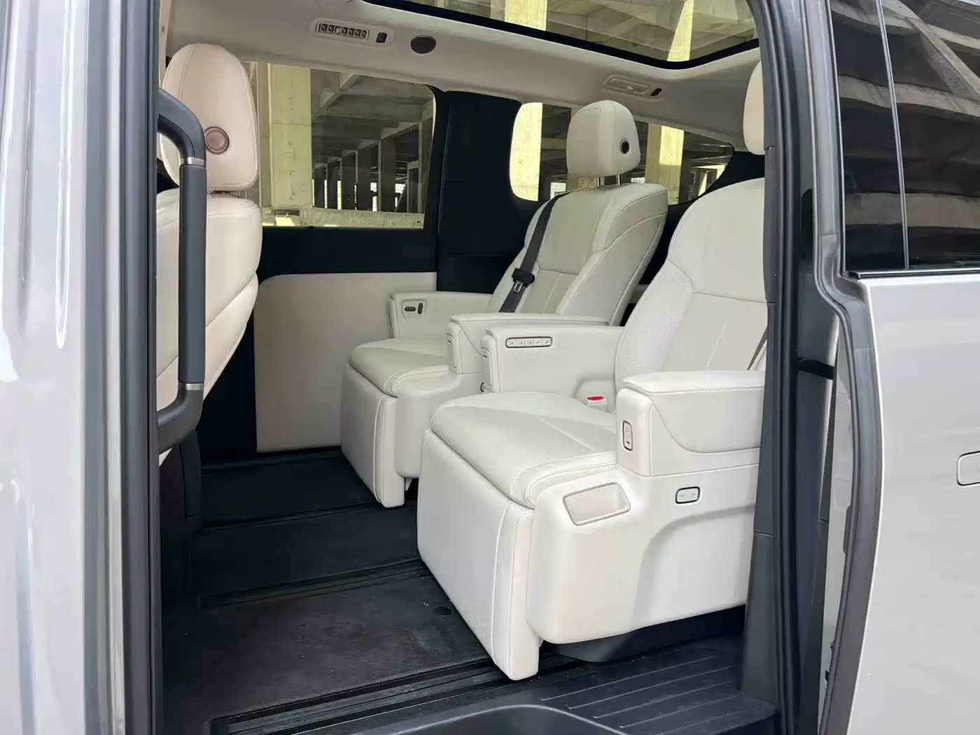 Li Auto MEGA 2025 Model Home Family Special Edition фото 6