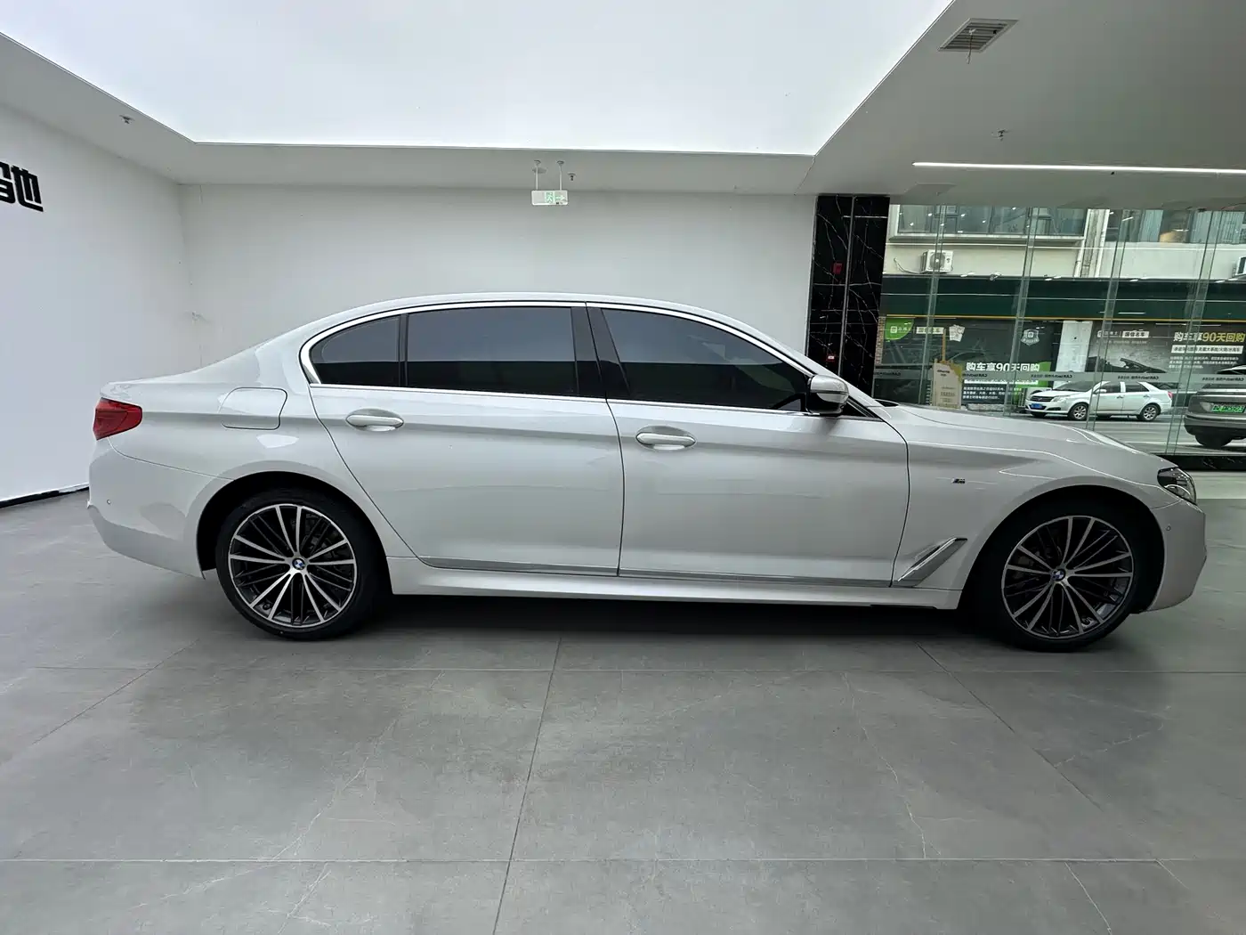 BMW 5 Series 2020 530Li Leading M Sport Package фото 6