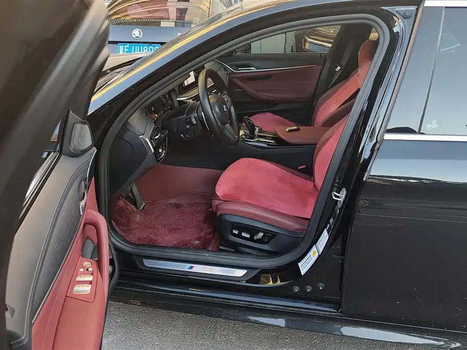 BMW 5 Series 2023 530Li Premium M Sport Package фото 9