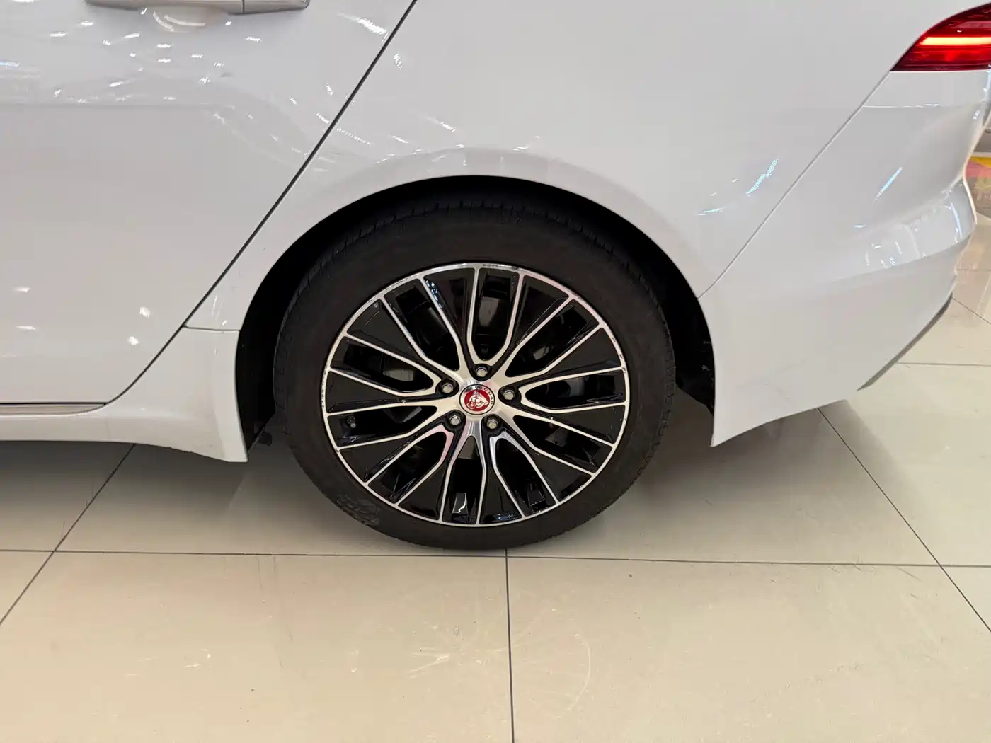 Jaguar XEL 2020 2.0T 200PS R-DYNAMIC Youth Sport Edition фото 13
