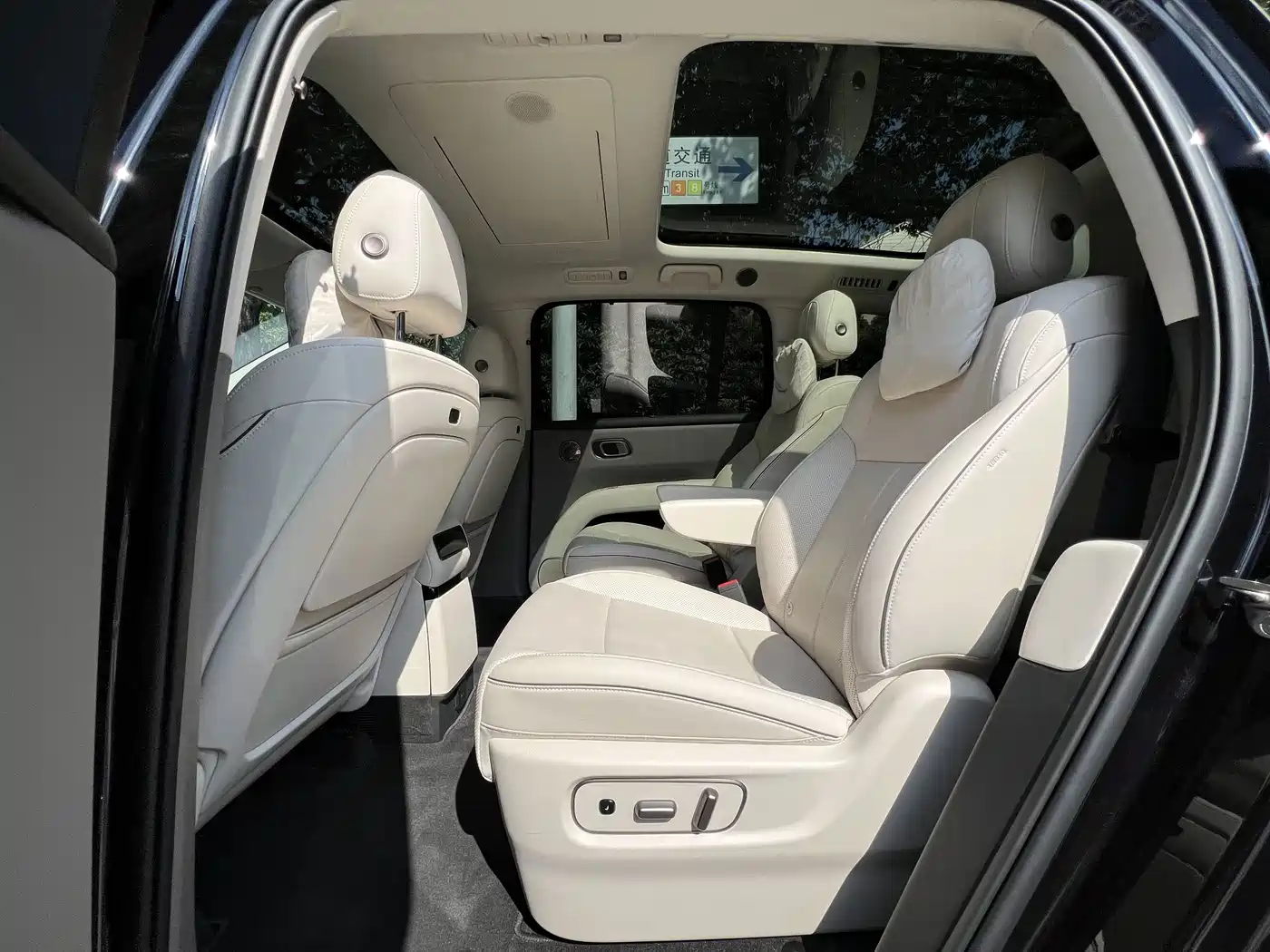 Photo 17 - Li Auto Li i8