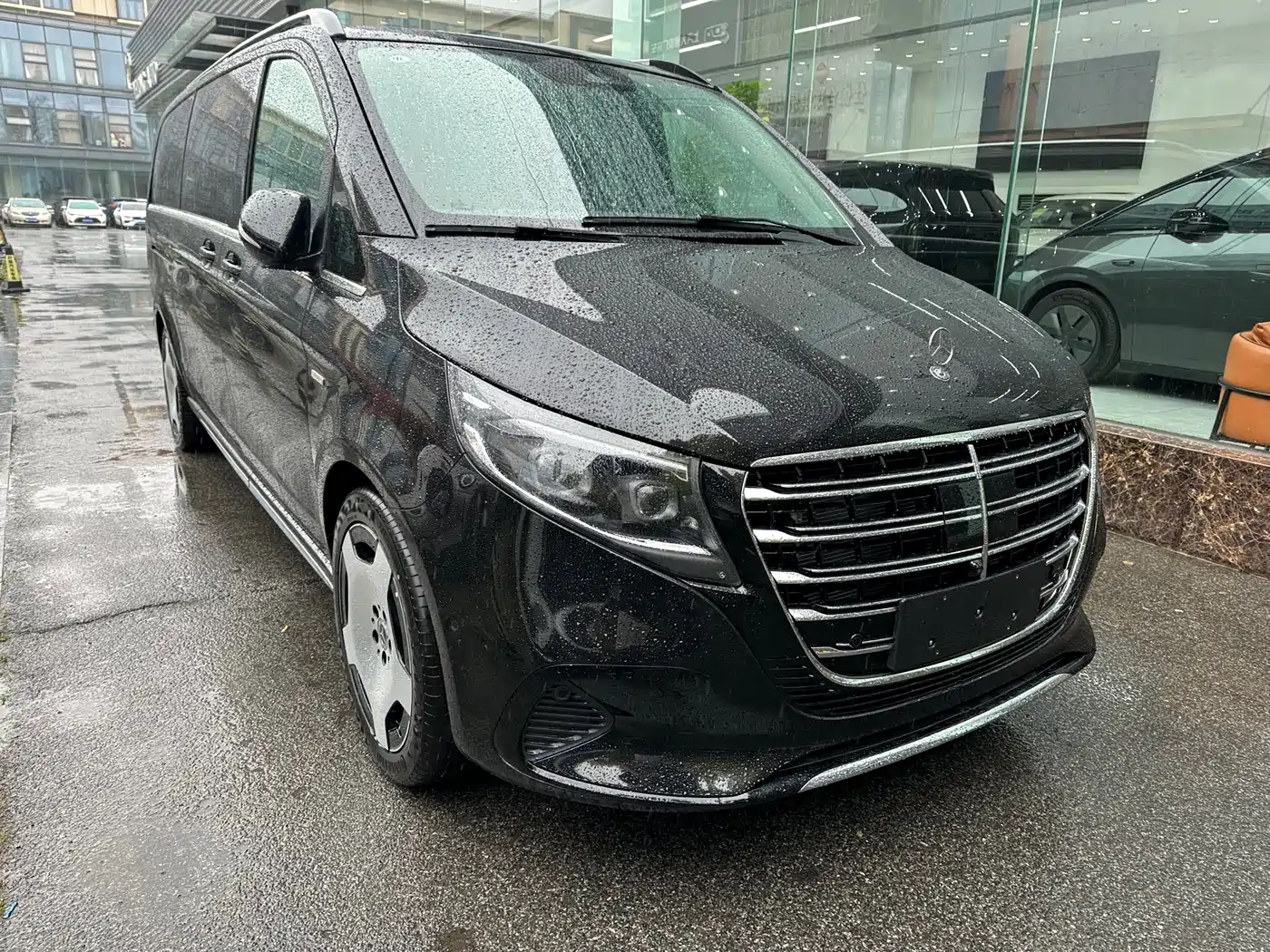 Mercedes-Benz V-Class 2024 V 300 L Long Wheelbase Luxury Edition фото 3