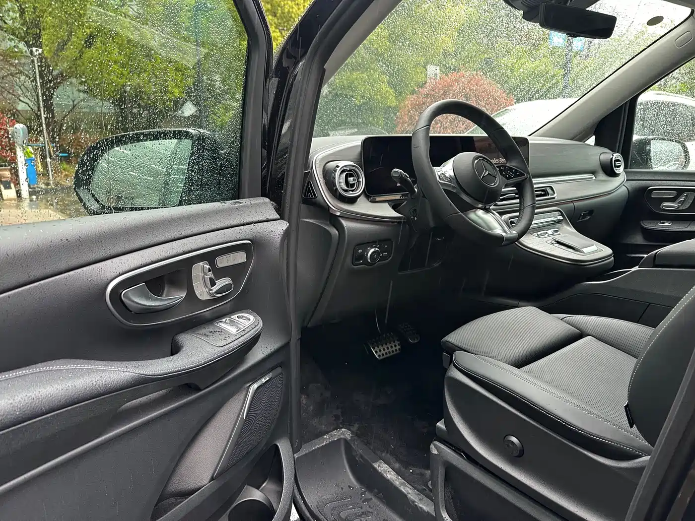 Mercedes-Benz V-Class 2024 V 300 L Long Wheelbase Luxury Edition фото 8