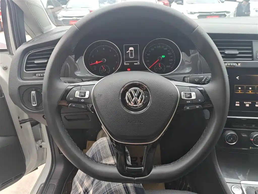 Volkswagen Golf 2020 Beloved Edition 280TSI DSG Comfort фото 11