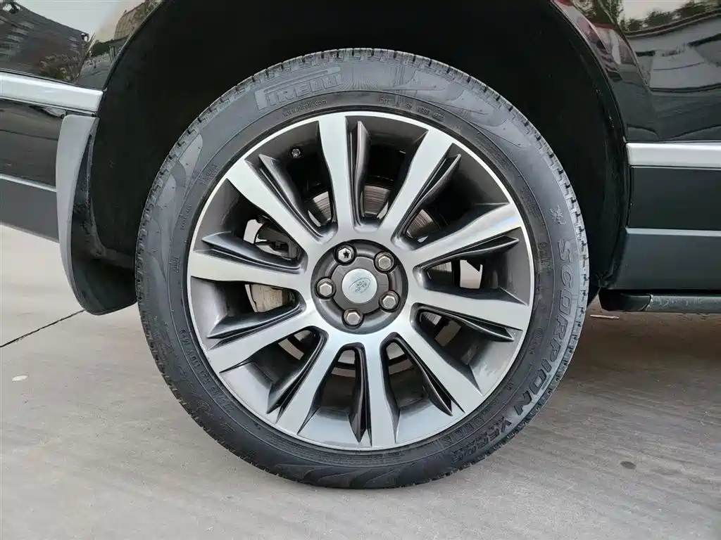 Land Rover Range Rover 2015 3.0 SC V6 Vogue SE Genesis Extended Edition фото 6