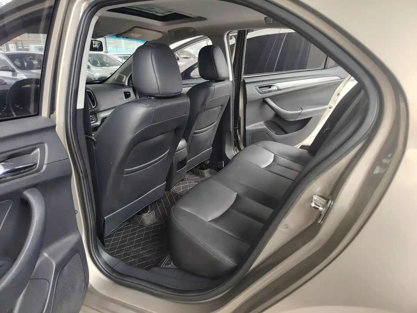 Roewe 360 2017 2017 1.5L Auto Luxury Edition