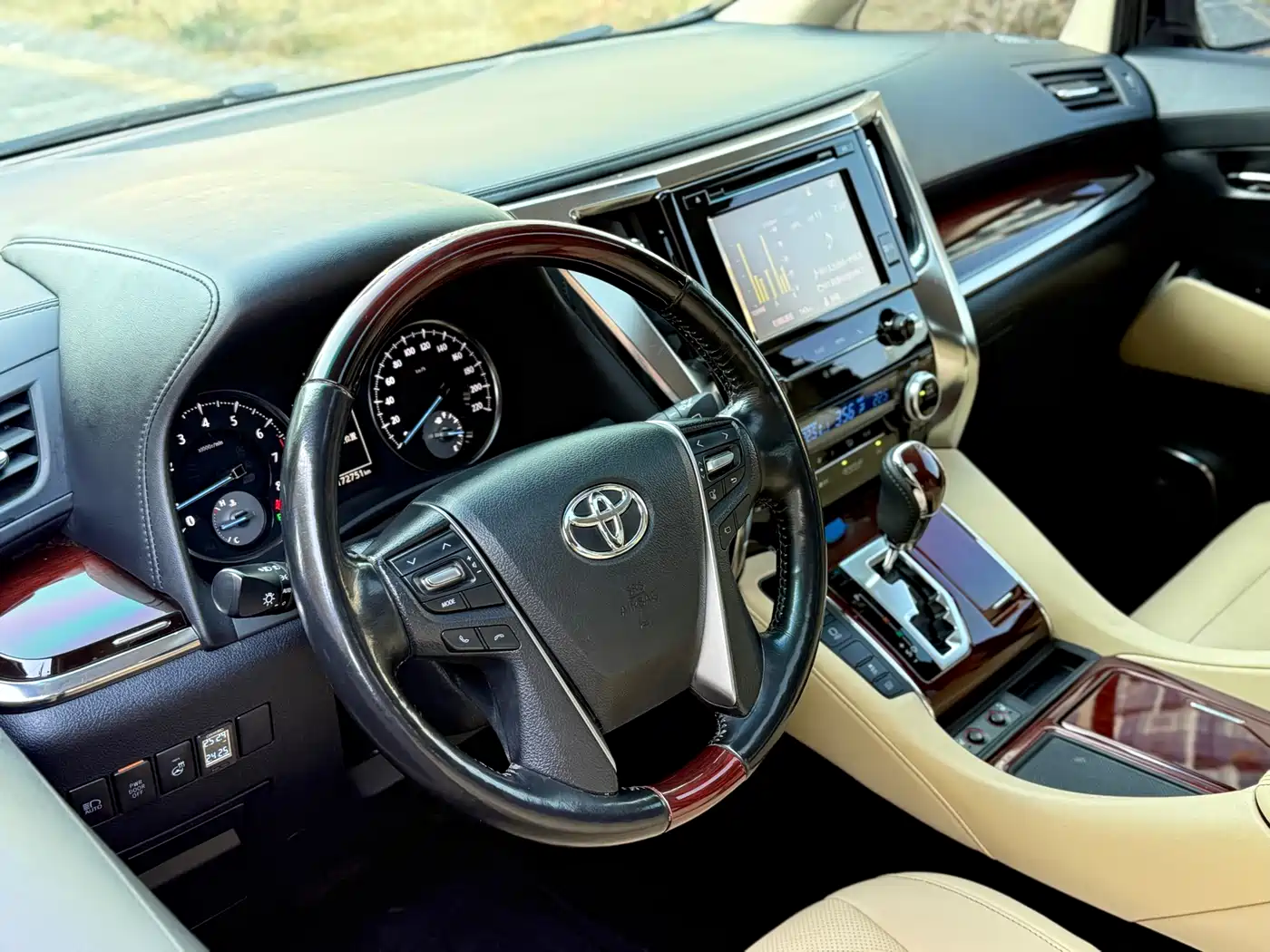 Toyota Alphard 2015 3.5L Luxury Edition фото 16
