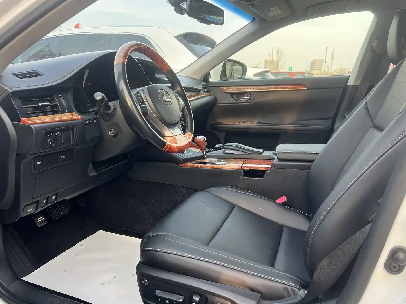 Lexus ES 2014 300h Elite Edition фото 7