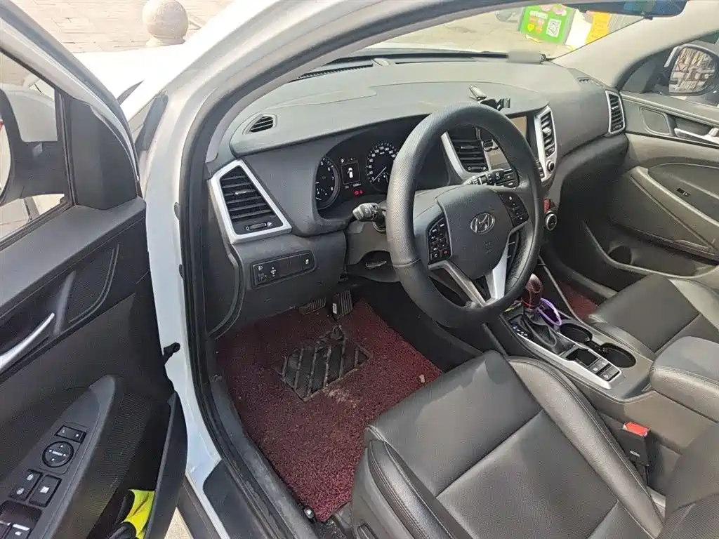 Hyundai Tucson 2018 1.6T DCT 2WD 15th Anniversary Special Edition фото 17