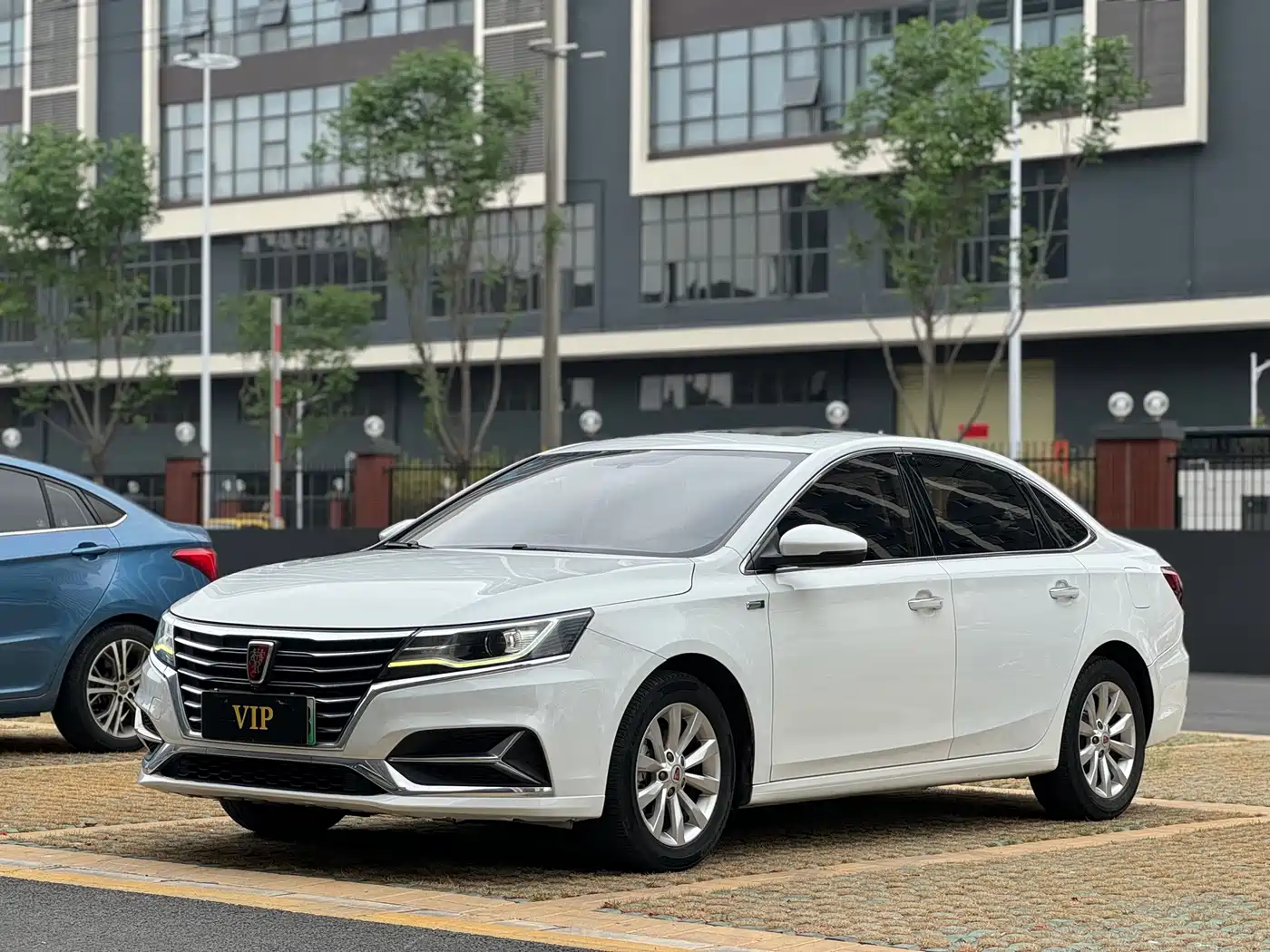 ROEWE I6 NEW ENERGY
