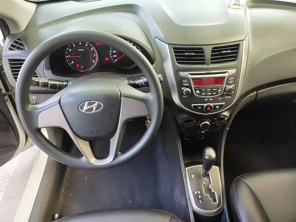 Hyundai Reina 2014 Model 1.4L Automatic GLX фото 10