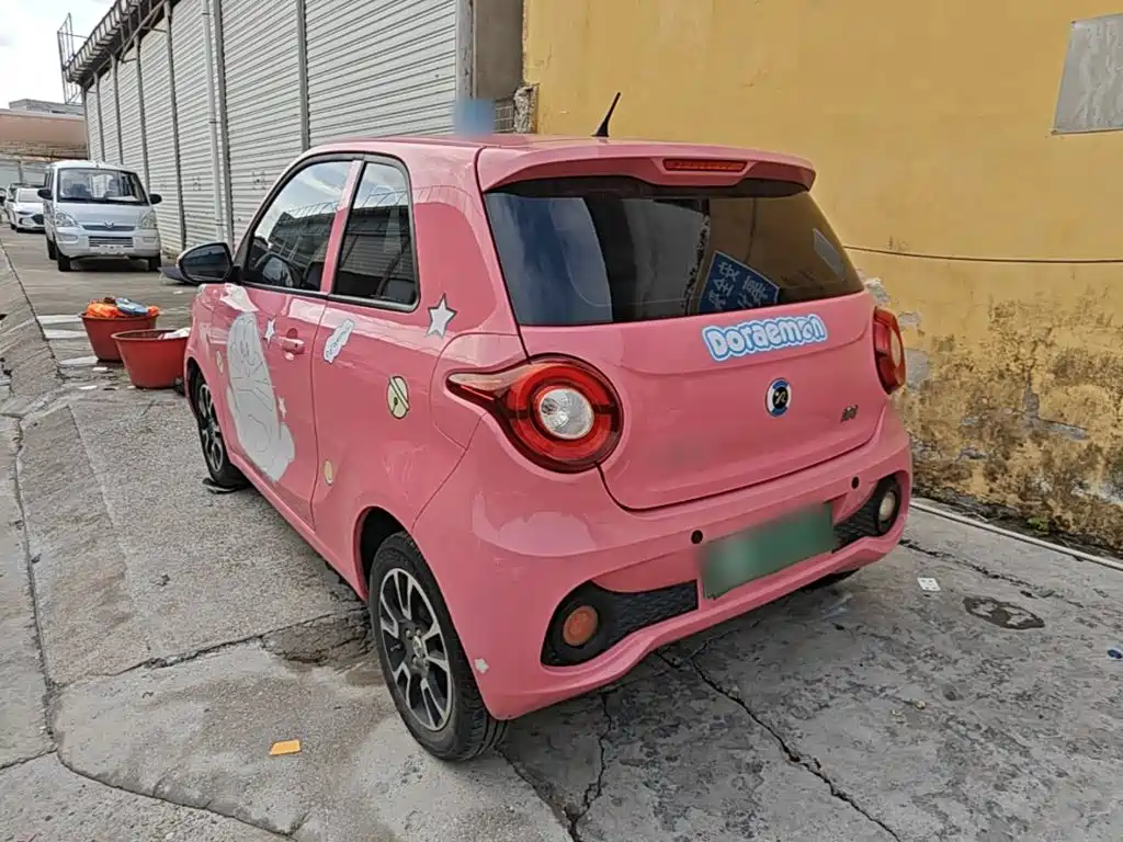 2021 Huachen Xinyi i03