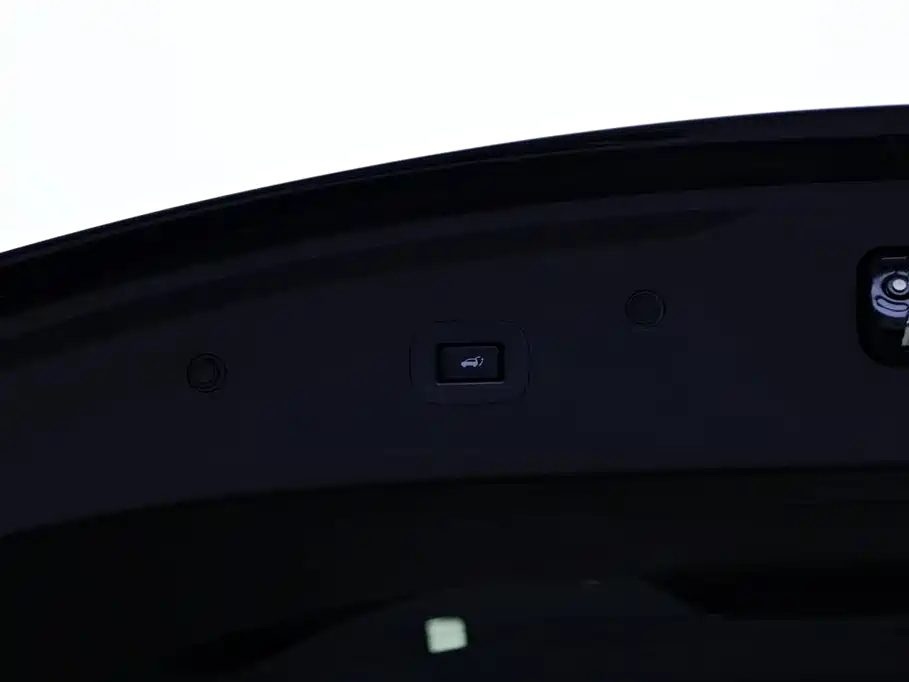 Infiniti QX80 2016 5.6L 4WD фото 38