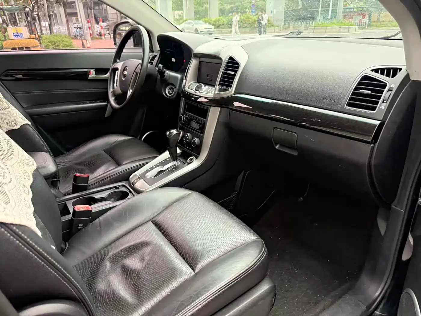 Photo 9 - Chevrolet Captiva